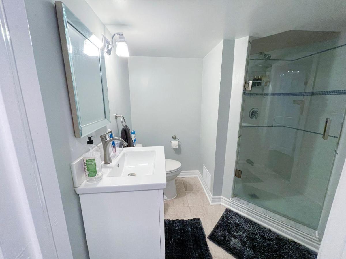 Spacious & Renovated 1Bd Suite W/Parking Toronto Exterior photo